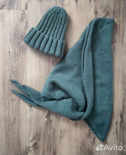 Шапка и вязаная косынка