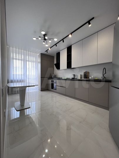 2-к. квартира, 64 м², 4/16 эт.