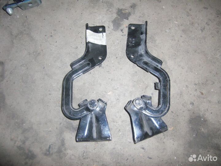 Петля откидного борта peugeot 4007