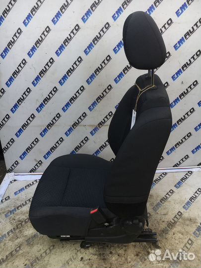 Сиденье переднее правое Шевроле Авео T250