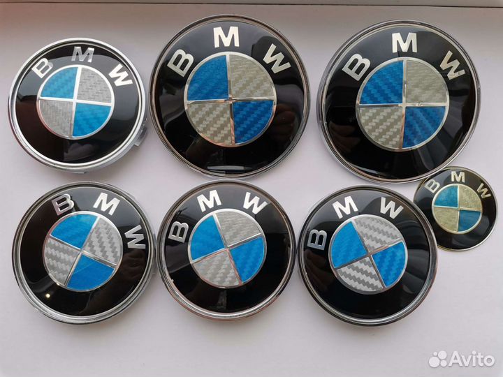 Комплект эмблем, значков BMW бело-голубой карбон