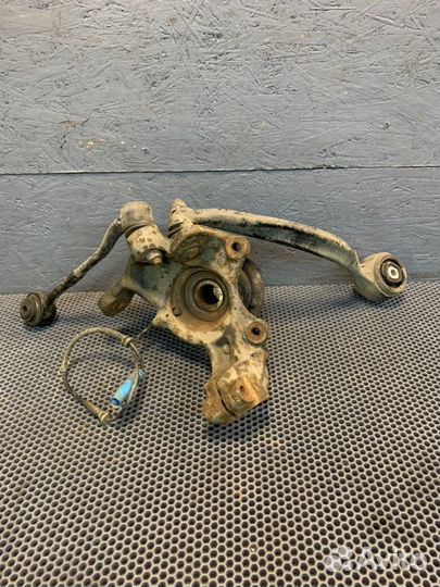 Кулак поворотный передний левый Bmw 335 Xi E92 N54