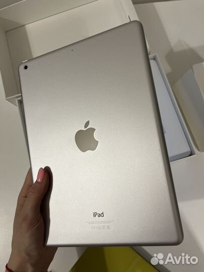 iPad Air 32gb модель MD789RU