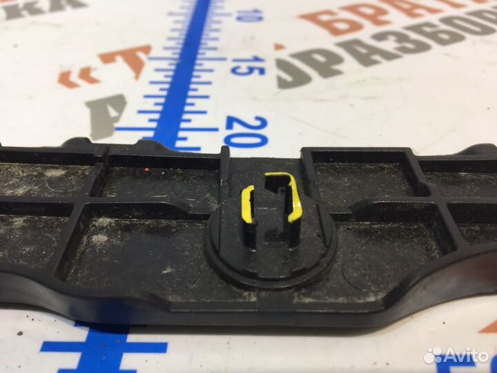 Тойота Ленд Крузер Кронштейн бампера заднего