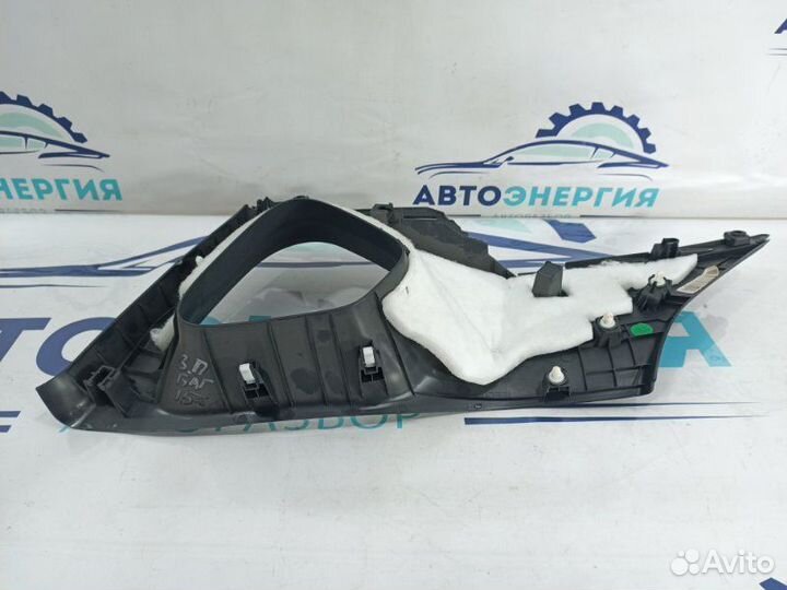 Обшивка стойки задняя правая Geely Coolray 1.5