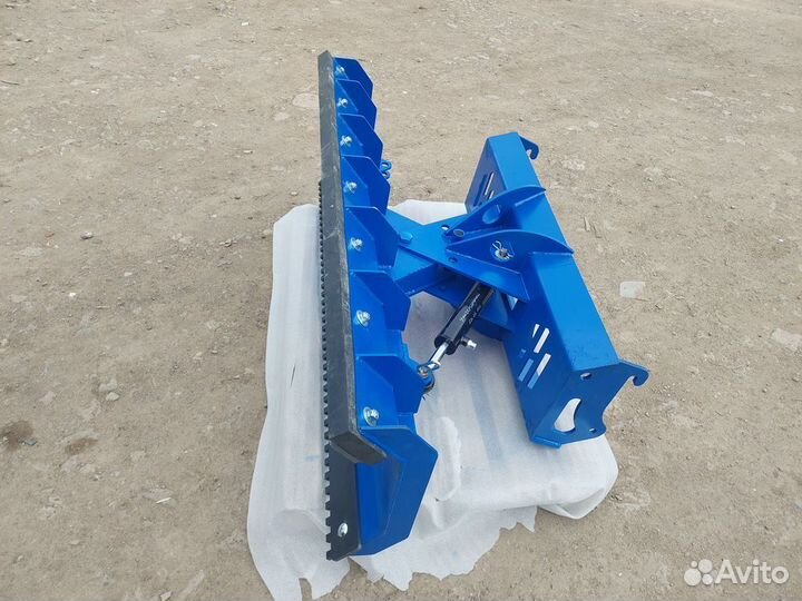 Поворотный гидравлический отвал на кун 1,5 м