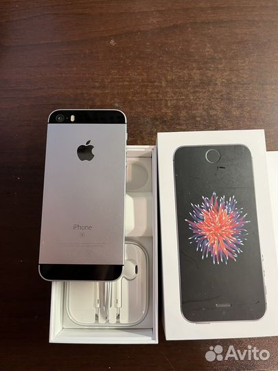 Продам iPhone SE 32 GB