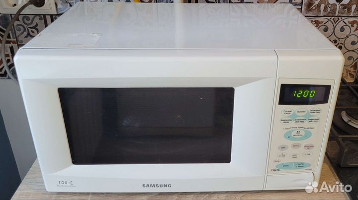 Микроволновка Samsung CE2738NR