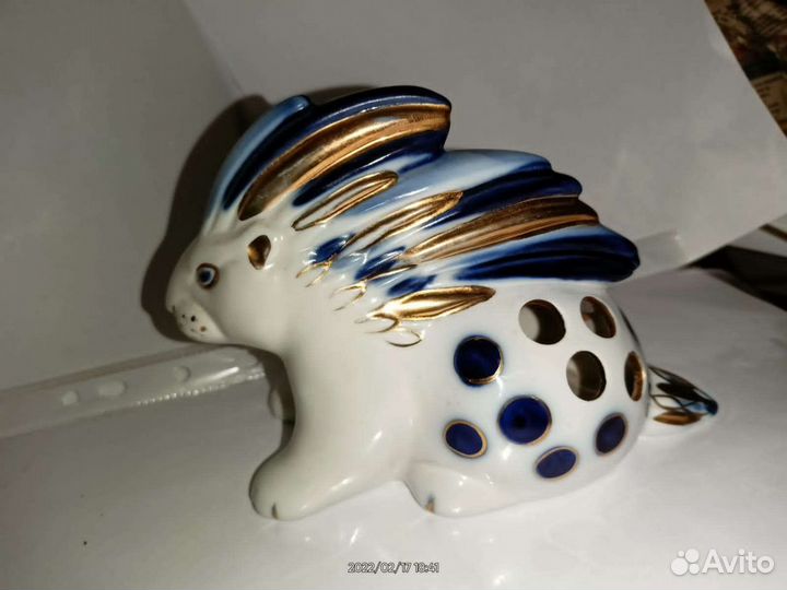 Фарфоровая статуэтка-карандашница 