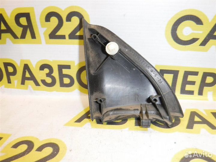 Крышка зеркала внутренняя правая Toyota Corolla