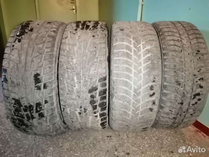 Bridgestone Blizzak Revo1 235/55 R18