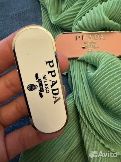 Заколки Prada