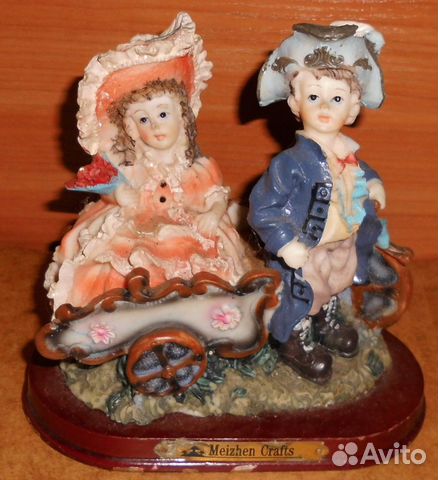 Фигурка мальчик с девочкой