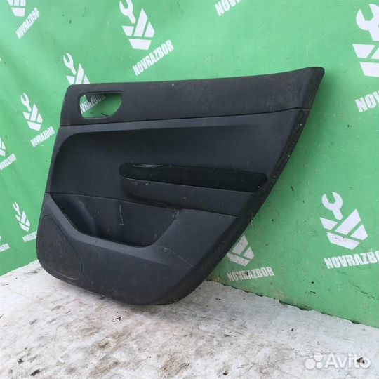 Обшивка двери задней правой Пежо 307