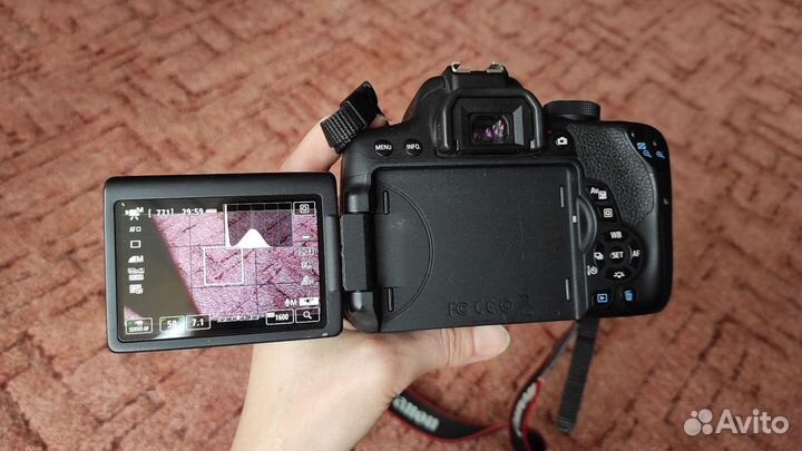 Зеркальный фотоаппарат