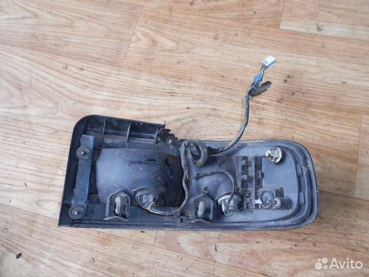 Фонарь задний левый Toyota Camry V10 1991-1996