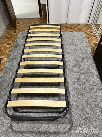 Раскладушка с матрасом на ламелях