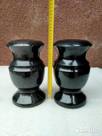 Ваза из гранита Габбро Диабаз 25х15 см