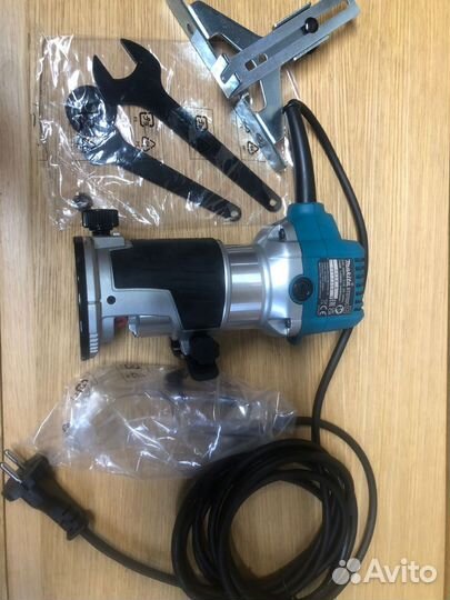 Фрезер кромочный Makita RT0702C новый