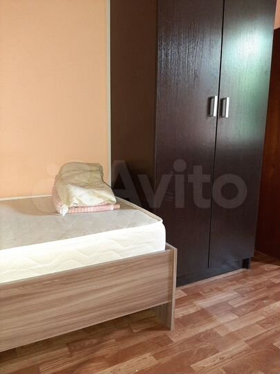 Комната 9 м² в 6-к., 2/2 эт.