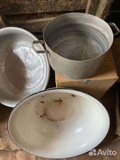 Ведра,кастрюли и бочка