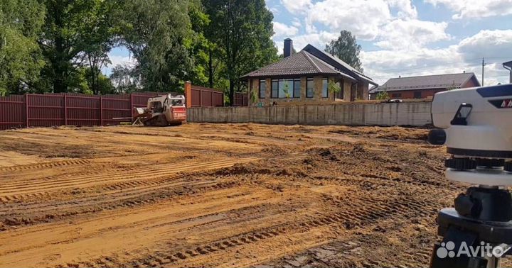 Выравнивание участка, расчистка участка