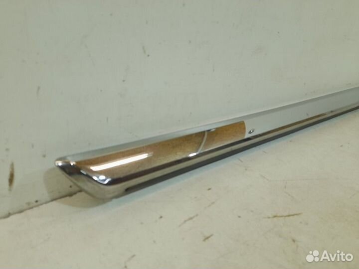 Молдинг двери передний левый Toyota Land Cruiser