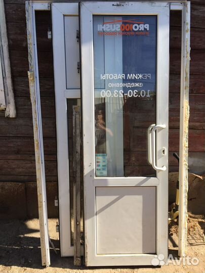 Дверь пластиковая входная