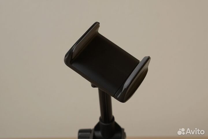 Автомобильный держатель для телефона с присоской