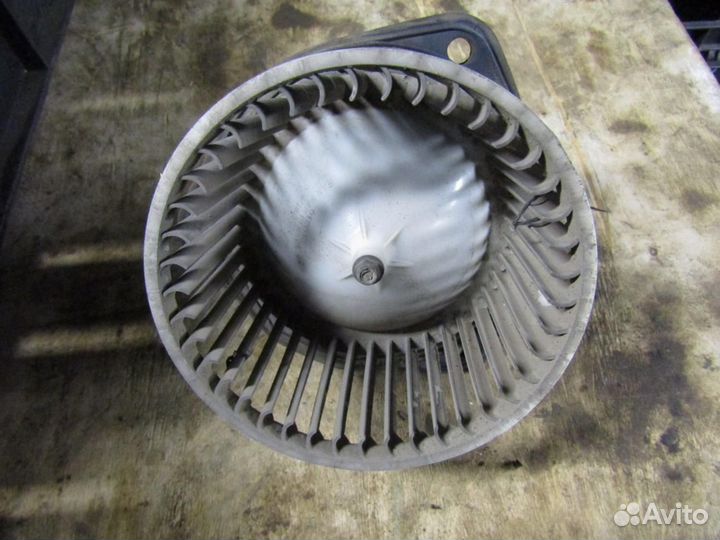 Моторчик отопителя Leganza 1997-2003