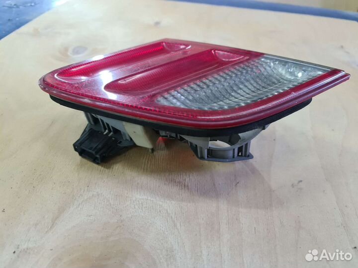 Задний внутренний фонарь левый Mercedes W210 рест