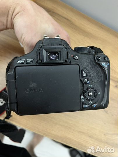 Зеркальный фотоаппарат