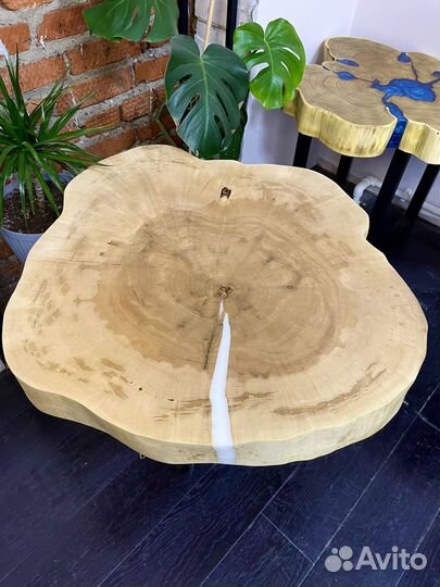 Стол из эпоксидной смолы и дерева