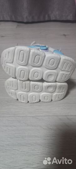 Кроссовки для девочки