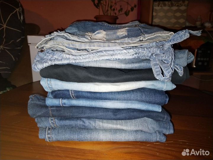 7 пар джинс, три пары шорт