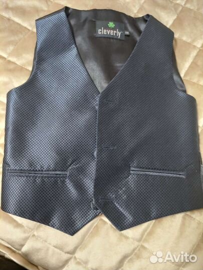 Жилетка, рубашка и бабочка