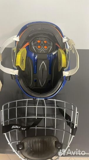 Хоккейный шлем