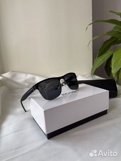 Солнцезащитные очки мужские Hugo Boss