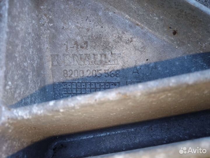 Кронштейн коробки Renault Megan 1