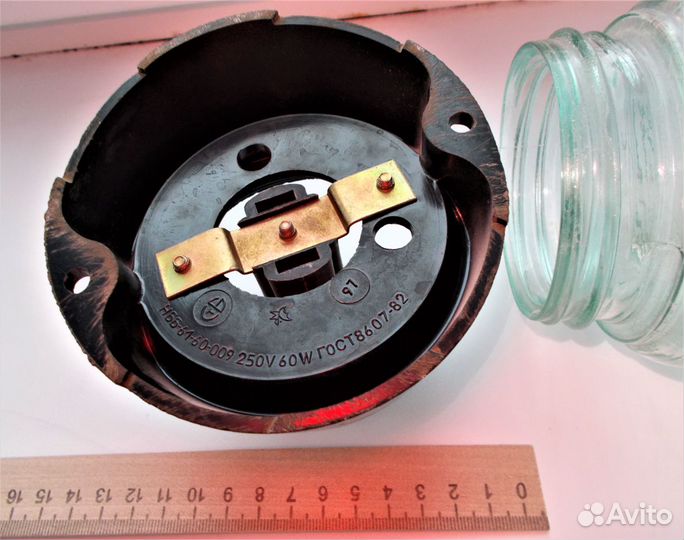 Светильник (плафон) закрытого типа со стеклом