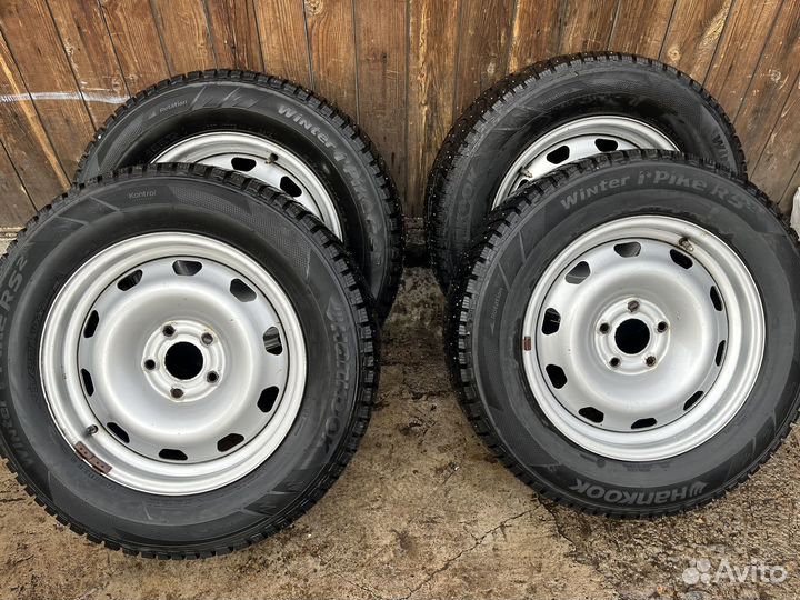 Hankook Winter I'Pike RS2 W429 215/65 R16