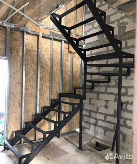 Лестница на металлокаркасе