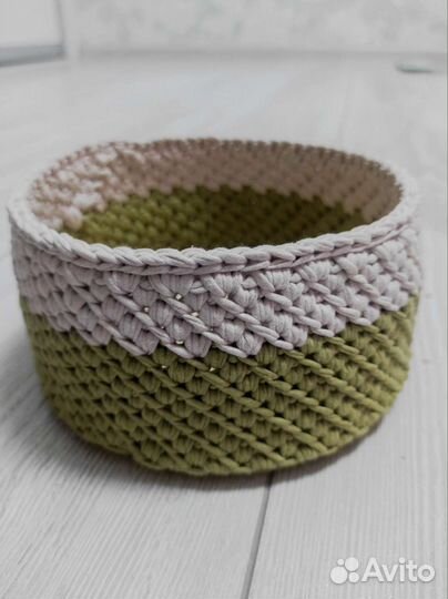 Вязаные корзинки (ручной работы)