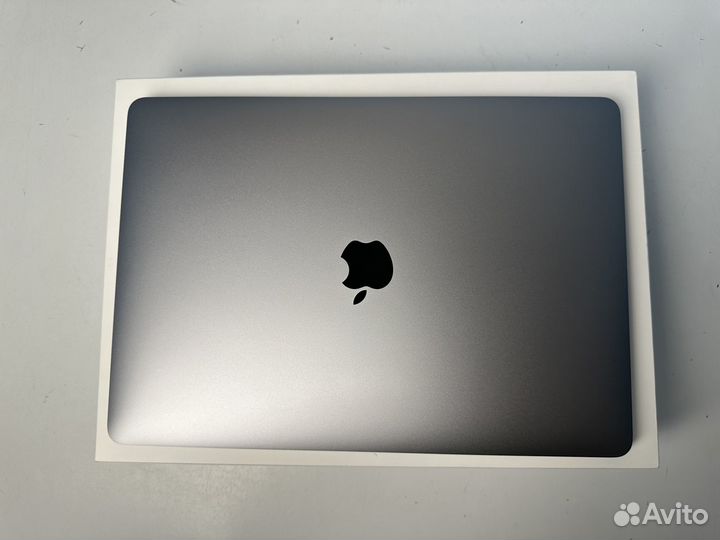 MacBook Pro 13 2022 M2 256Gb идеал, 30 циклов