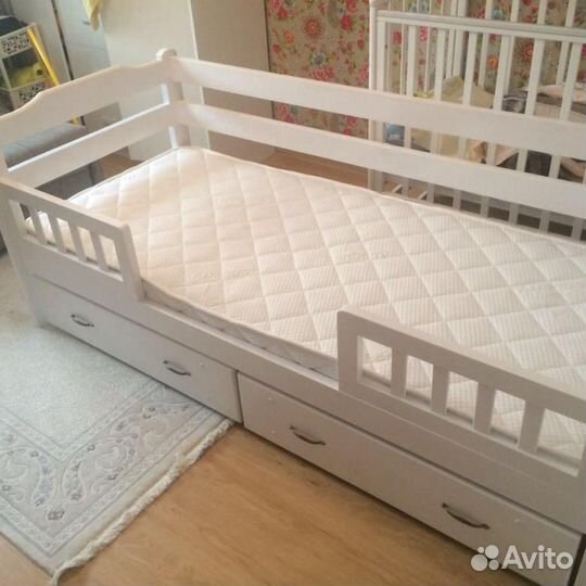 Кровать из массива