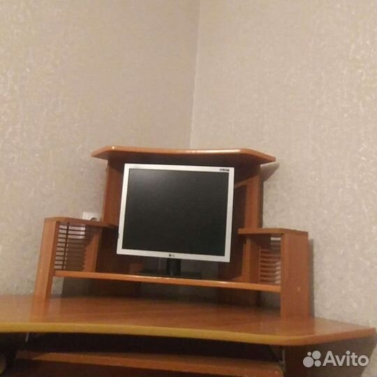 Компьютерный стол