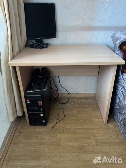 Компьютерный стол