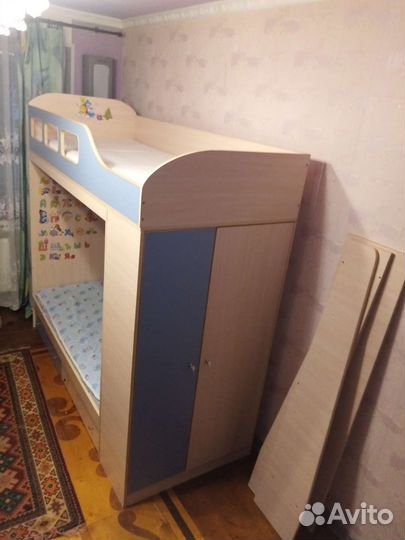 Двухъярусная кровать