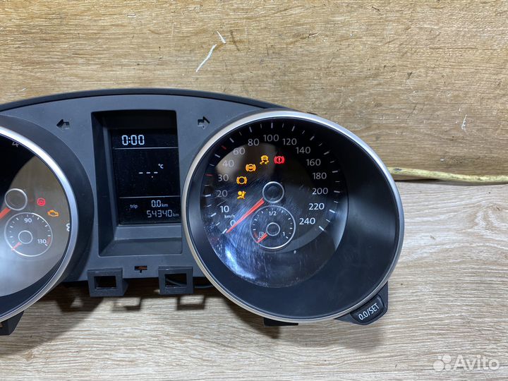 Панель приборов Volkswagen Golf 6 бензин 1121127