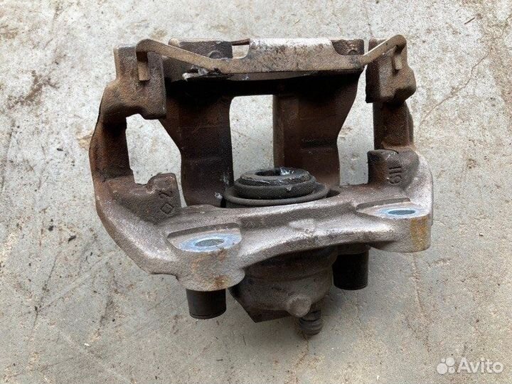 Суппорт задний левый Mercedes-Benz Cls-Class C219